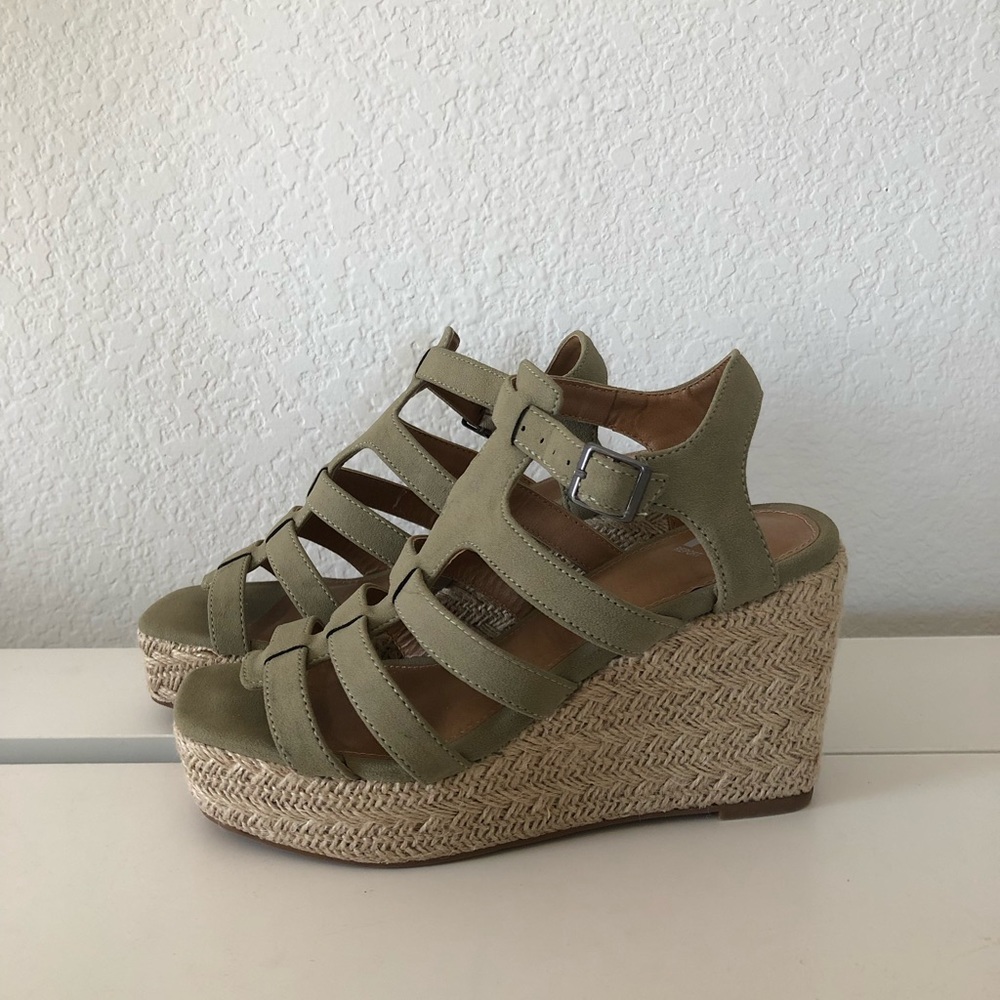Report Wedge Heels